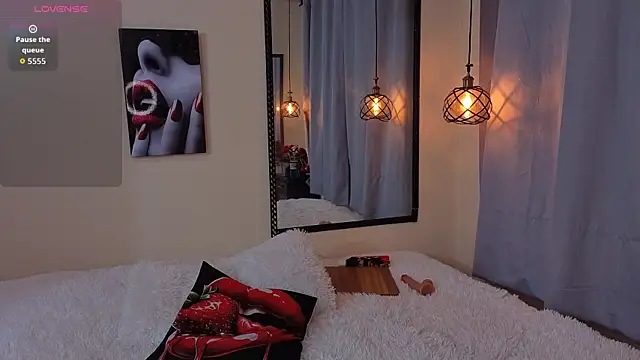 Snapshot of Flor_Gil chatting on February 6, 2026, 4:30 am Flor Gil online show from February 6, 2026, 4:30 am