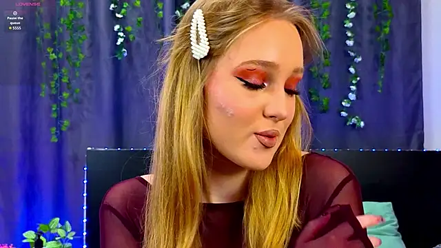 Snapshot of VanessaLightDiamond chatting on November 27, 2025, 4:02 am VanessaLightDiamond online show from November 27, 2025, 4:02 am