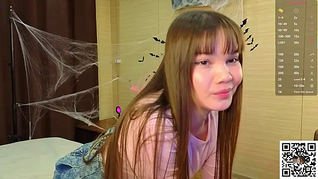 Snapshot of EvaBate chatting on October 30, 2025, 11:30 am EvaBate online show from October 30, 2025, 11:30 am