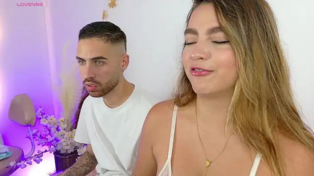 Snapshot of Ambar_and_Hardin chatting on October 31, 2025, 3:47 am Ambar and Hardin online show from October 31, 2025, 3:47 am