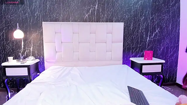 ViolettConnor-x online show from October 30, 2025, 8:50 pm