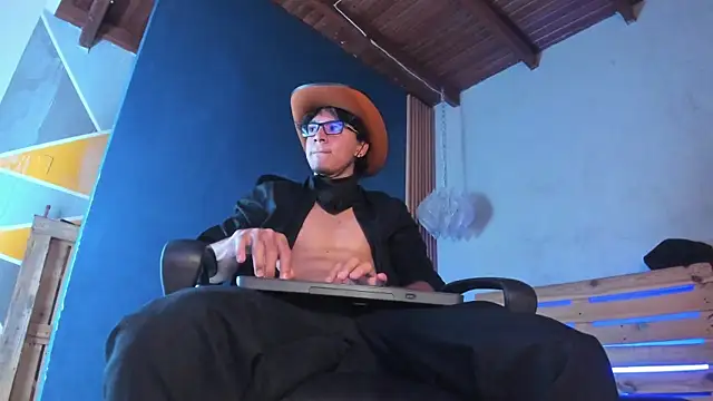 Snapshot of kane_del_toro chatting on October 31, 2025, 1:41 pm kane del toro online show from October 31, 2025, 1:41 pm