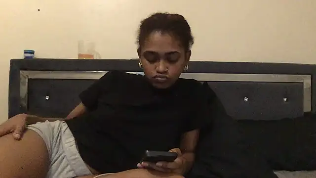 Coffeesyrup69 online show from November 17, 2025, 2:37 am