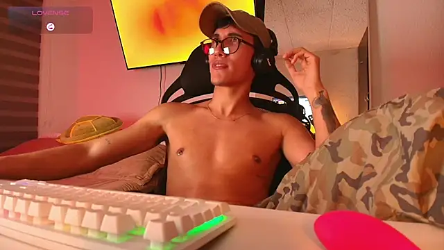 Snapshot of Emilio_Rhys chatting on November 21, 2025, 6:12 am Emilio Rhys online show from November 21, 2025, 6:12 am