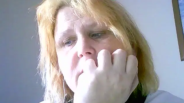 Sylviastar46 online show from November 17, 2025, 9:35 am