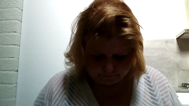 Snapshot of Sylviastar46 chatting on March 4, 2026, 9:50 am Sylviastar46 online show from March 4, 2026, 9:50 am