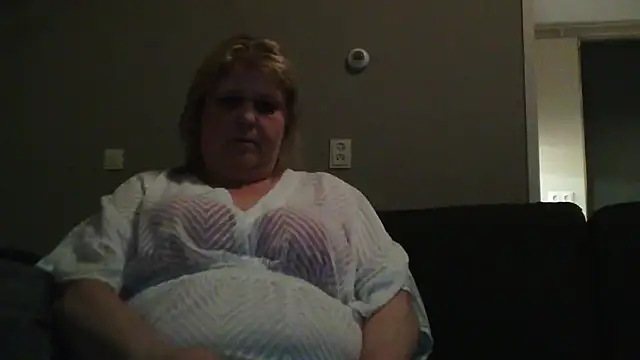 Snapshot of Sylviastar46 chatting on February 4, 2026, 9:10 pm Sylviastar46 online show from February 4, 2026, 9:10 pm