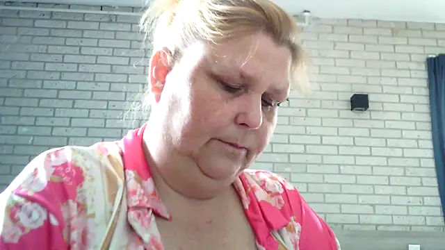 Sylviastar46 online show from April 18, 2026, 8:05 am