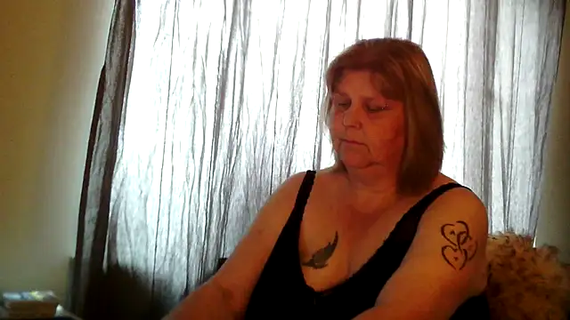 Sylviastar46 online show from June 10, 2026, 3:35 pm