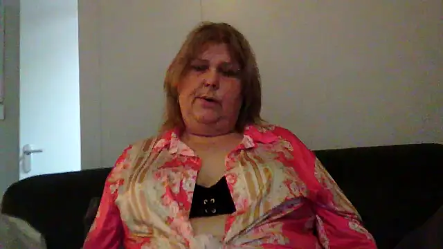 Snapshot of Sylviastar46 chatting on February 24, 2026, 10:49 am Sylviastar46 online show from February 24, 2026, 10:49 am