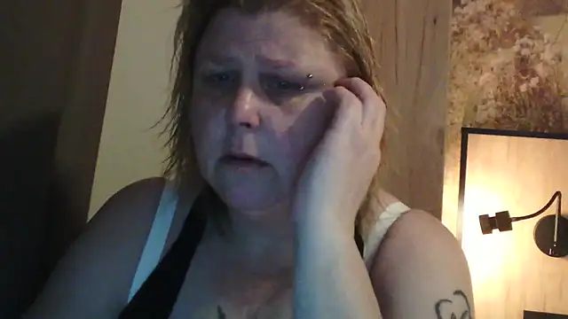 Snapshot of Sylviastar46 chatting on February 16, 2026, 5:00 pm Sylviastar46 online show from February 16, 2026, 5:00 pm