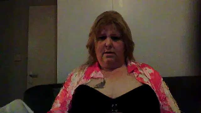 Snapshot of Sylviastar46 chatting on February 25, 2026, 11:04 pm Sylviastar46 online show from February 25, 2026, 11:04 pm
