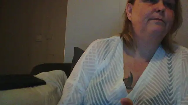 Snapshot of Sylviastar46 chatting on February 22, 2026, 10:44 pm Sylviastar46 online show from February 22, 2026, 10:44 pm