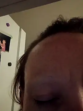 Karebearz1 online show from April 2, 2026, 8:21 am