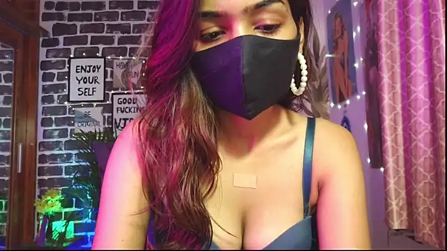 Snapshot of Saloni9 chatting on April 7, 2026, 12:45 am Saloni9 online show from April 7, 2026, 12:45 am