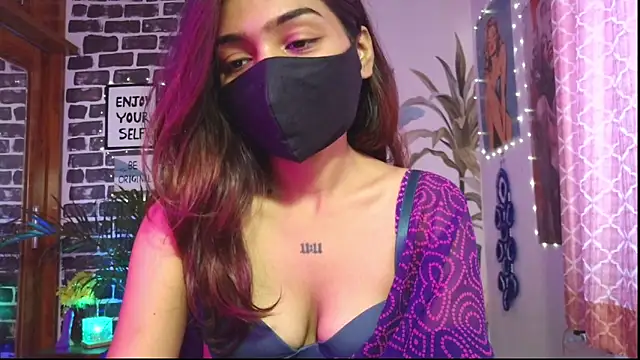 Snapshot of Saloni9 chatting on April 4, 2026, 4:19 am Saloni9 online show from April 4, 2026, 4:19 am