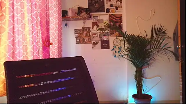 Snapshot of Saloni9 chatting on April 1, 2026, 2:35 am Saloni9 online show from April 1, 2026, 2:35 am