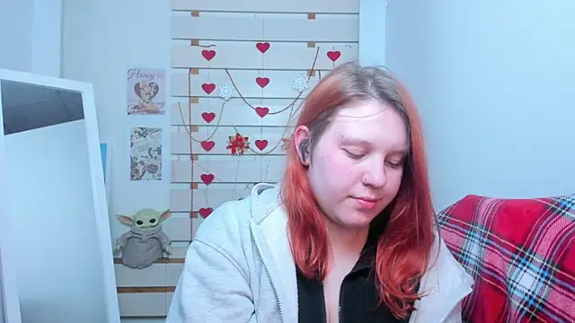 Snapshot of FoxPlayXX chatting on April 13, 2026, 8:35 pm FoxPlayXX online show from April 13, 2026, 8:35 pm