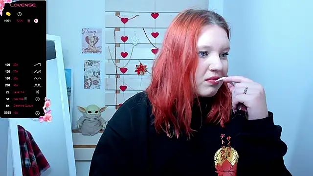 Snapshot of FoxPlayXX chatting on March 5, 2026, 9:43 pm FoxPlayXX online show from March 5, 2026, 9:43 pm