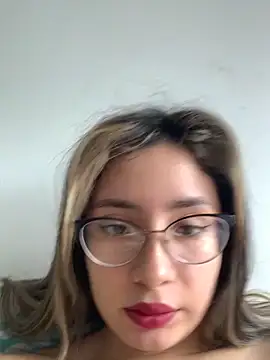 vanessa-242424 online show from November 16, 2025, 3:06 pm