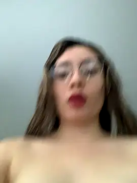 vanessa-242424 online show from November 28, 2025, 10:32 pm