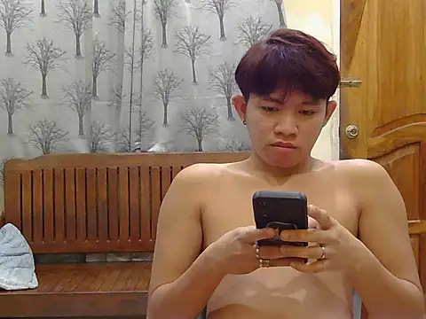 newcummersxx online show from February 15, 2026, 2:27 pm