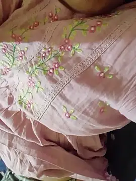 Hot-Aru online show from April 13, 2026, 5:06 pm