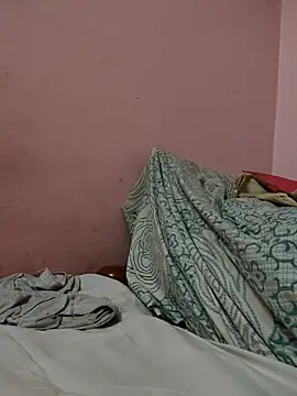 pujapujarrrr online show from November 2, 2025, 8:19 am