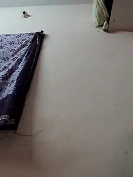 pujapujarrrr online show from November 6, 2025, 8:13 pm