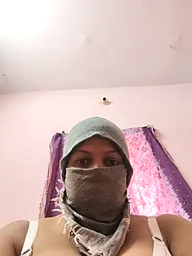 pujapujarrrr online show from November 1, 2025, 8:08 am