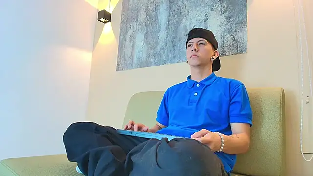 NOHA CRAYG online show from November 4, 2025, 1:37 pm