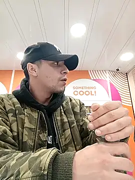 Snapshot of Pistacchio01 chatting on November 5, 2025, 11:19 pm Pistacchio01 online show from November 5, 2025, 11:19 pm