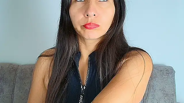 alana pink95 online show from November 11, 2025, 12:33 pm