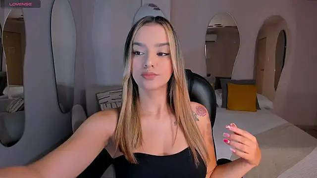 Snapshot of LaurentRosse1 chatting on April 15, 2026, 8:20 pm LaurentRosse1 online show from April 15, 2026, 8:20 pm