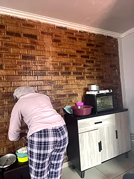 SP1CY MOMMY online show from November 8, 2025, 9:24 am