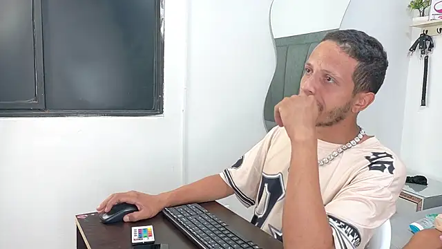 Snapshot of DamianandEva chatting on July 1, 2026, 12:49 pm DamianandEva online show from July 1, 2026, 12:49 pm