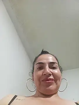 Snapshot of MaryRoze_ chatting on April 9, 2026, 1:29 am MaryRoze online show from April 9, 2026, 1:29 am