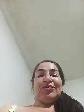 Snapshot of MaryRoze_ chatting on April 15, 2026, 1:44 am MaryRoze online show from April 15, 2026, 1:44 am