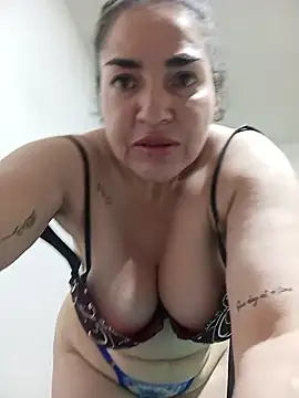 Snapshot of MaryRoze_ chatting on April 8, 2026, 1:29 am MaryRoze online show from April 8, 2026, 1:29 am