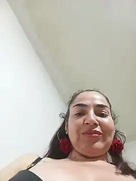 Snapshot of MaryRoze_ chatting on April 21, 2026, 1:42 am MaryRoze online show from April 21, 2026, 1:42 am