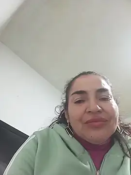 Snapshot of MaryRoze_ chatting on April 29, 2026, 1:10 am MaryRoze online show from April 29, 2026, 1:10 am