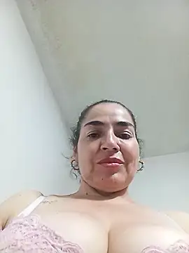 Snapshot of MaryRoze_ chatting on May 17, 2026, 12:43 am MaryRoze online show from May 17, 2026, 12:43 am