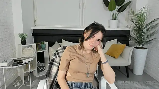 ClarindaKopischke online show from November 12, 2025, 2:10 pm