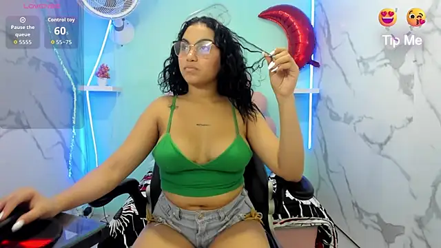 Snapshot of valeria_martinez19 chatting on April 14, 2026, 3:11 am valeria martinez19 online show from April 14, 2026, 3:11 am