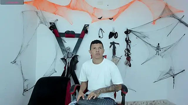 Snapshot of Steven19_LatinBoy chatting on October 30, 2025, 12:03 pm Steven19 LatinBoy online show from October 30, 2025, 12:03 pm