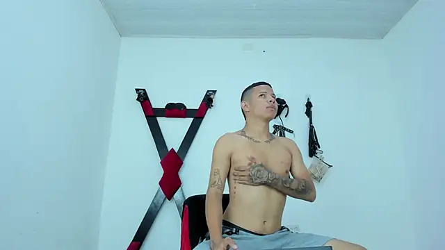 Steven19 LatinBoy online show from November 10, 2025, 11:26 am