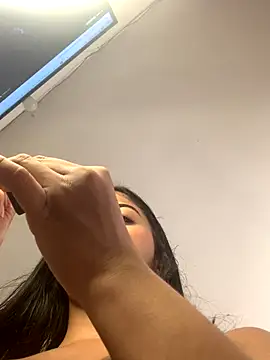 Julii online show from November 8, 2025, 5:49 pm