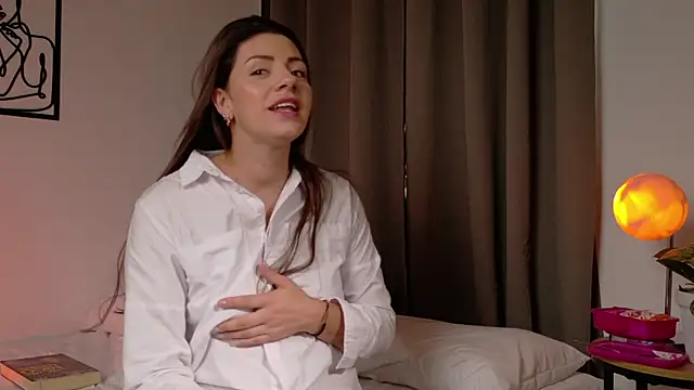 Snapshot of SeleneNova chatting on December 17, 2025, 8:14 pm SeleneNova online show from December 17, 2025, 8:14 pm