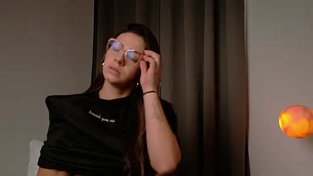 Snapshot of SeleneNova chatting on December 15, 2025, 8:58 pm SeleneNova online show from December 15, 2025, 8:58 pm