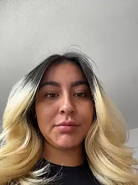 Elina Hills online show from May 17, 2026, 2:39 pm